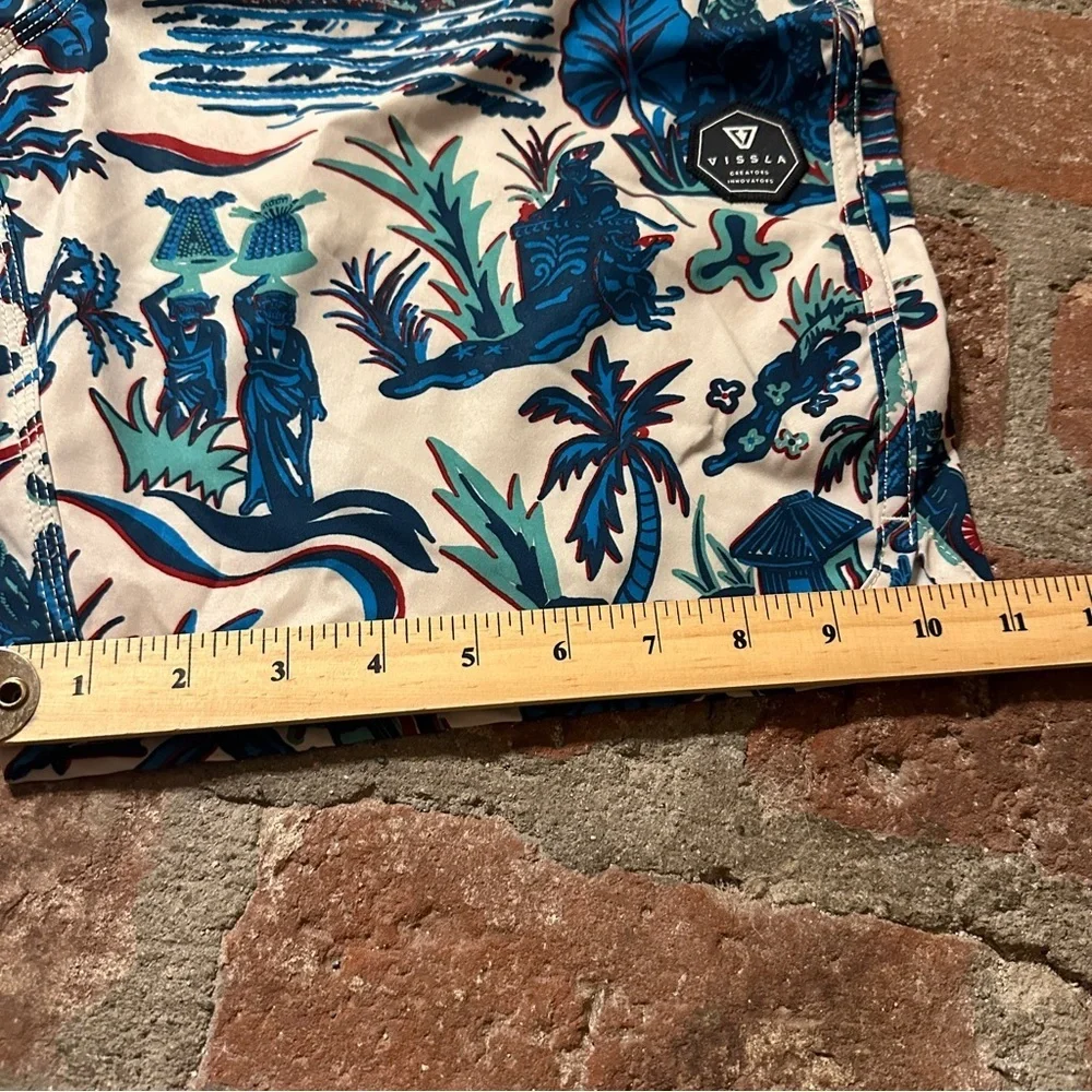VISSLA Men's Blue and Cream Tropical Hawaiian Unlined Board Swim Shorts size 34